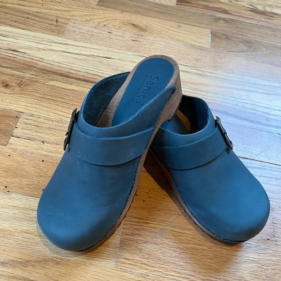 Never worn!  Awesome teal color. Comfortable leather Sanita clogs. - Picture 4 of 5